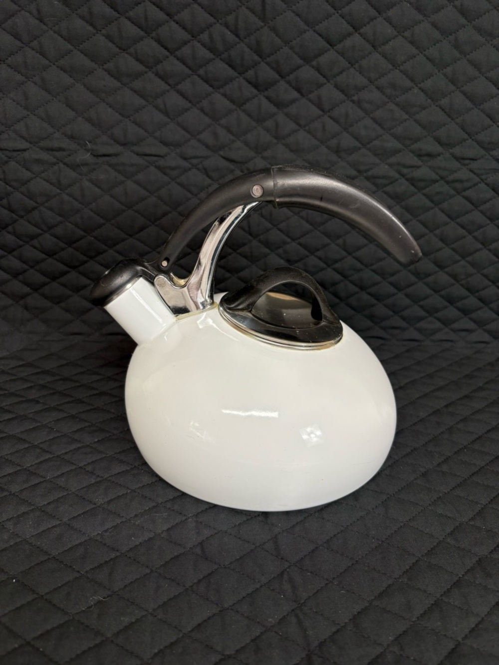 SoftWorks OXO Whistling Tea Kettle White Black handle Stainless Trim 1.8 Quart
